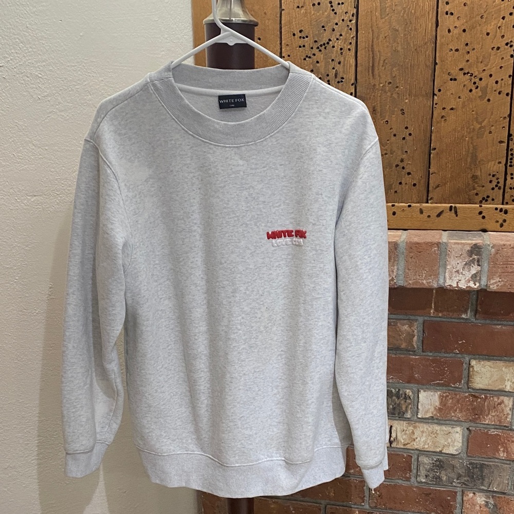 White Fox Boutique crewneck sweatshirt in a heather gray colorway